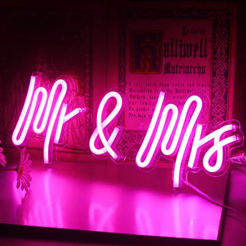 "Mr &amp; Mrs" Neon Sign